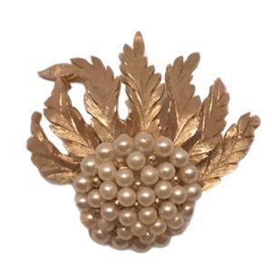 Vintage Brooch - Pearls & Feathers